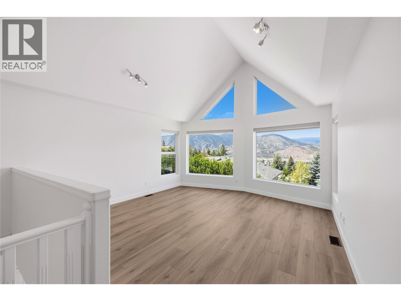 2850 Evergreen Drive, Penticton, British Columbia  V2A 7T1 - Photo 5 - 10388201