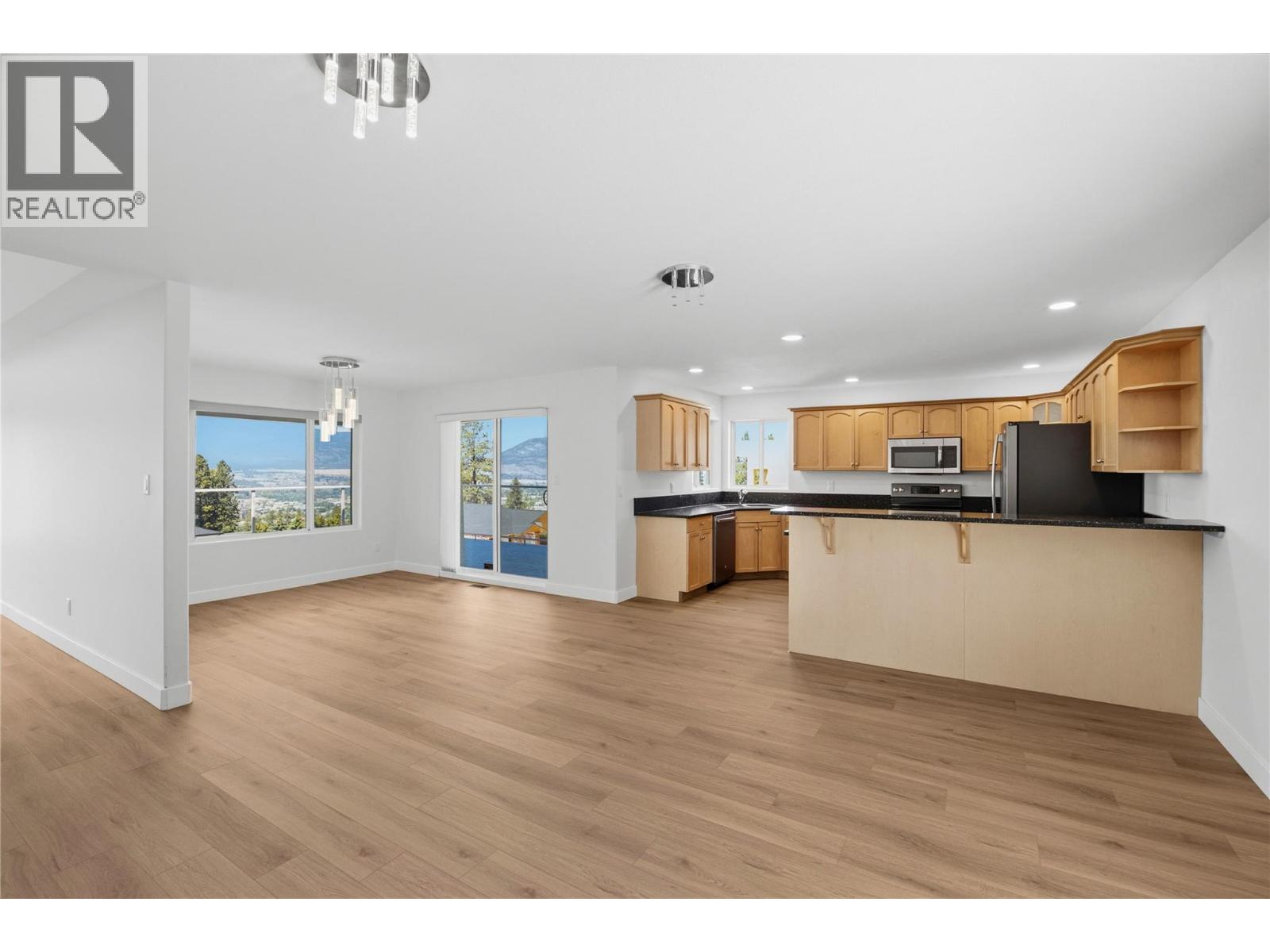 2850 Evergreen Drive, Penticton, British Columbia  V2A 7T1 - Photo 6 - 10388201
