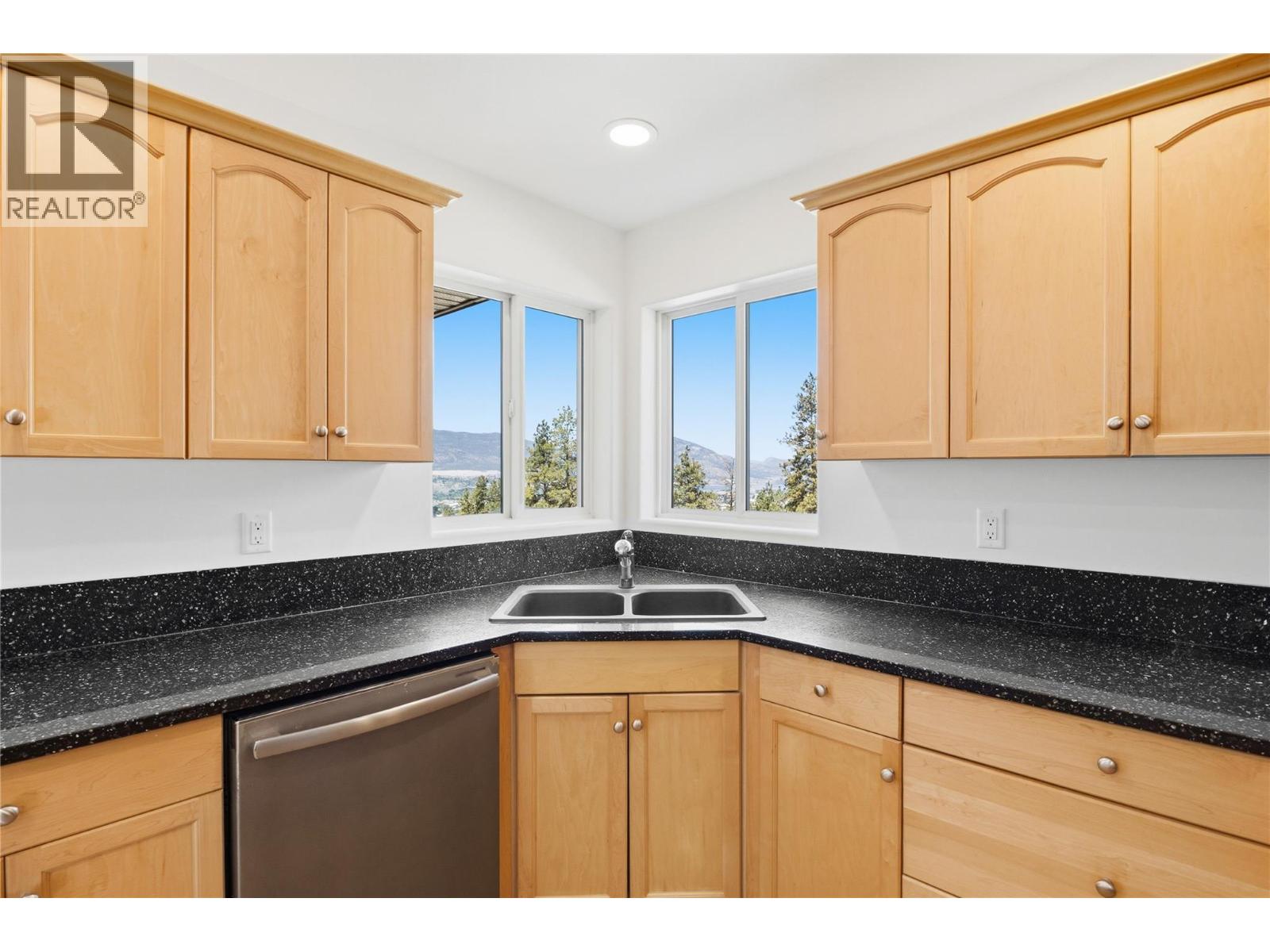 2850 Evergreen Drive, Penticton, British Columbia  V2A 7T1 - Photo 9 - 10388201