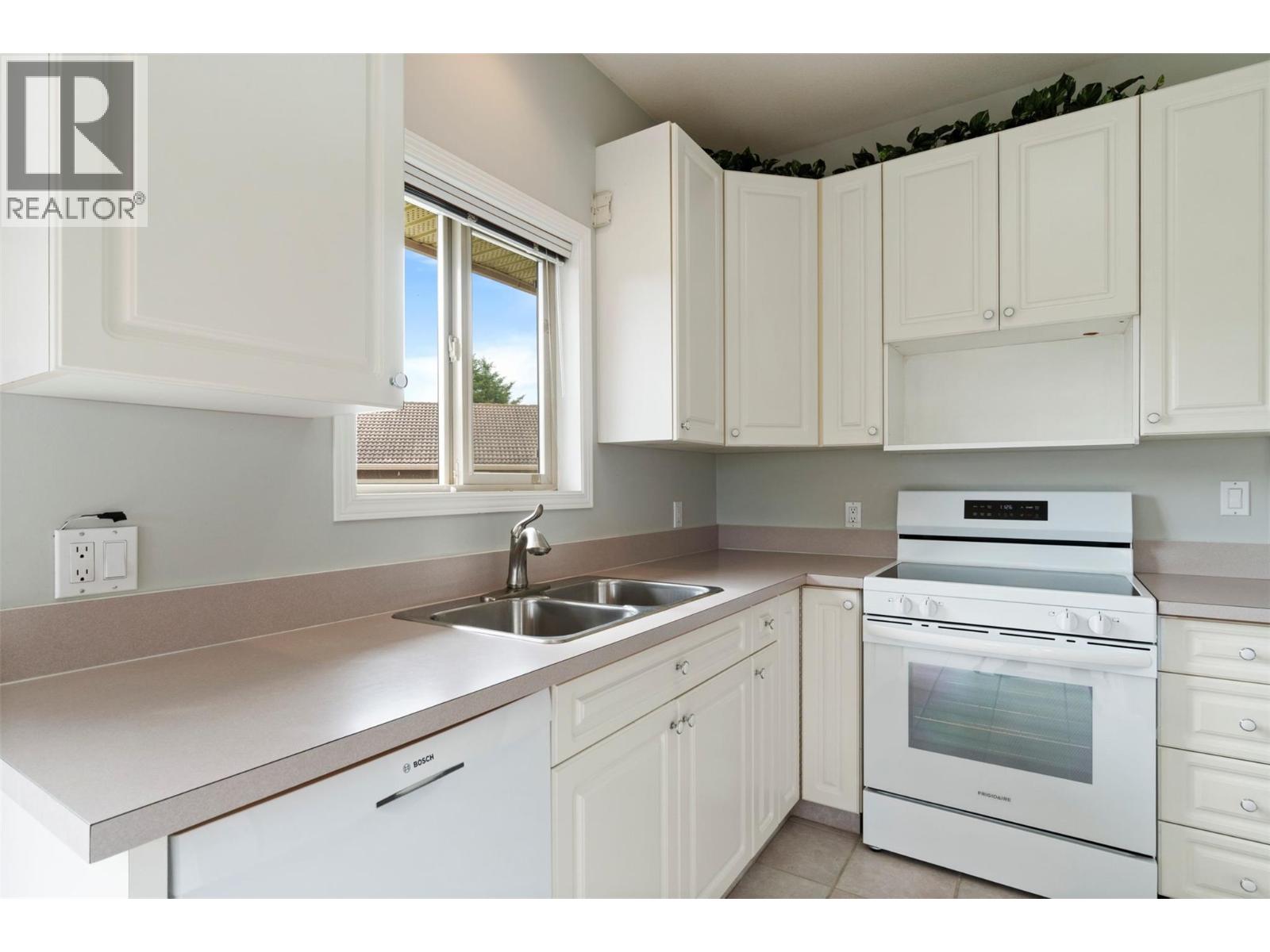 2550 Golf Course Drive Unit# 24, Blind Bay, British Columbia  V0E 1H1 - Photo 13 - 10387926
