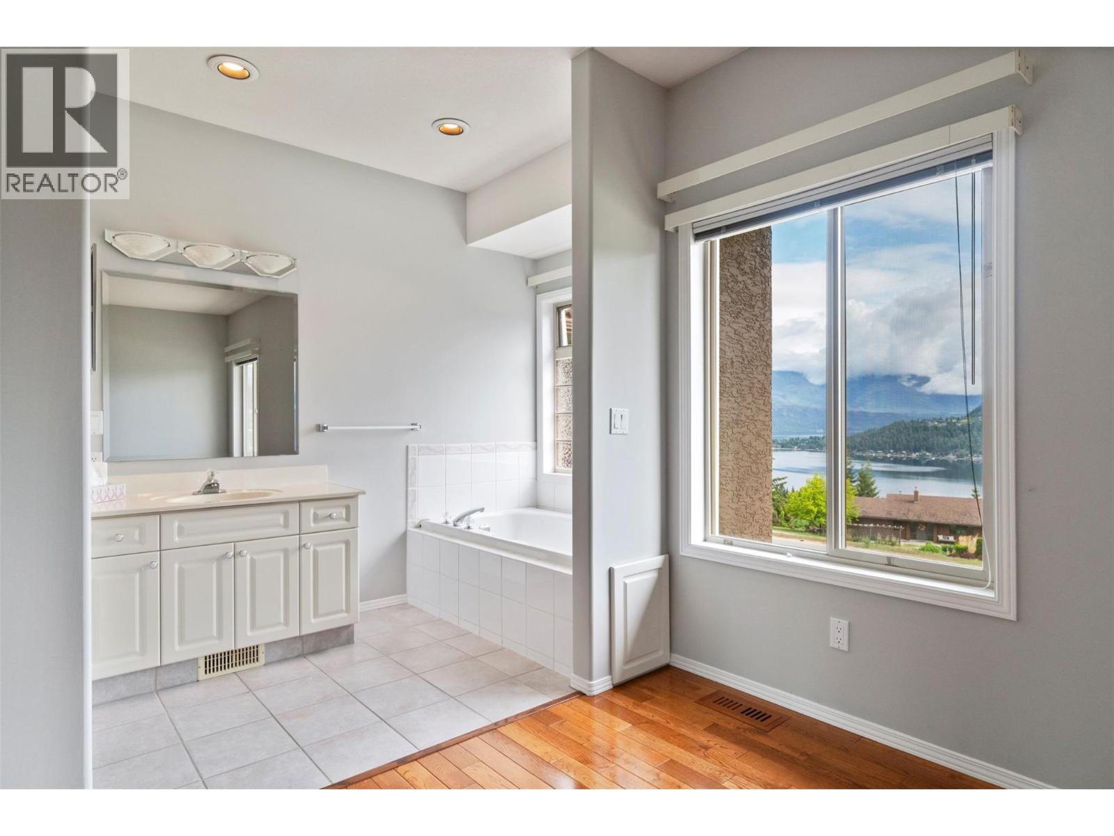2550 Golf Course Drive Unit# 24, Blind Bay, British Columbia  V0E 1H1 - Photo 30 - 10387926