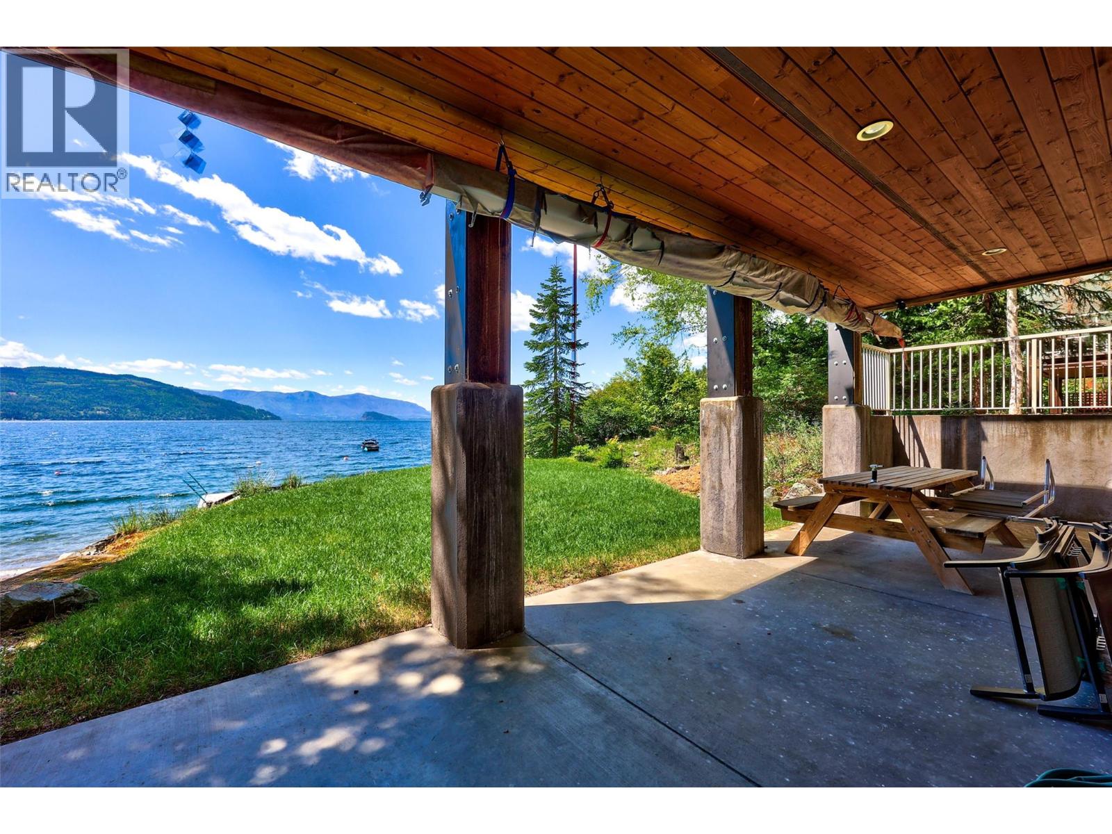 6058 Davis Road, Magna Bay, British Columbia  V0E 1L0 - Photo 14 - 10387545