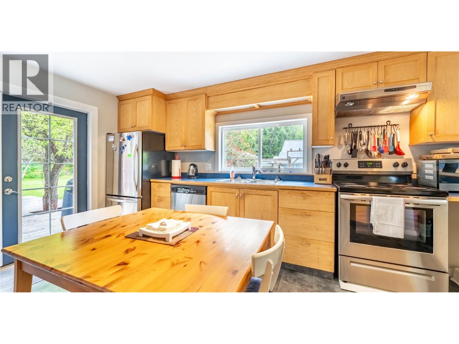 1506 Campbell Avenue, Riondel, British Columbia  V0B 2B0 - Photo 17 - 10386942