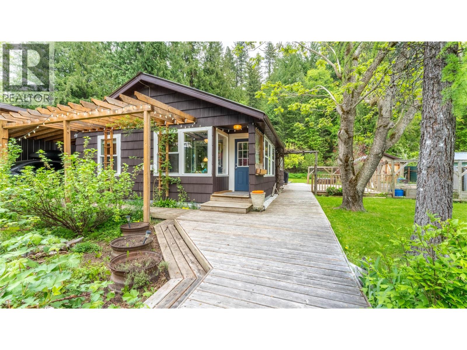 1506 Campbell Avenue, Riondel, British Columbia  V0B 2B0 - Photo 2 - 10386942