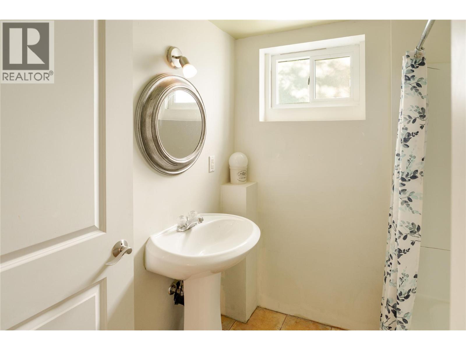 779 Mcclure Road, Kelowna, British Columbia  V1W 1M4 - Photo 13 - 10388232