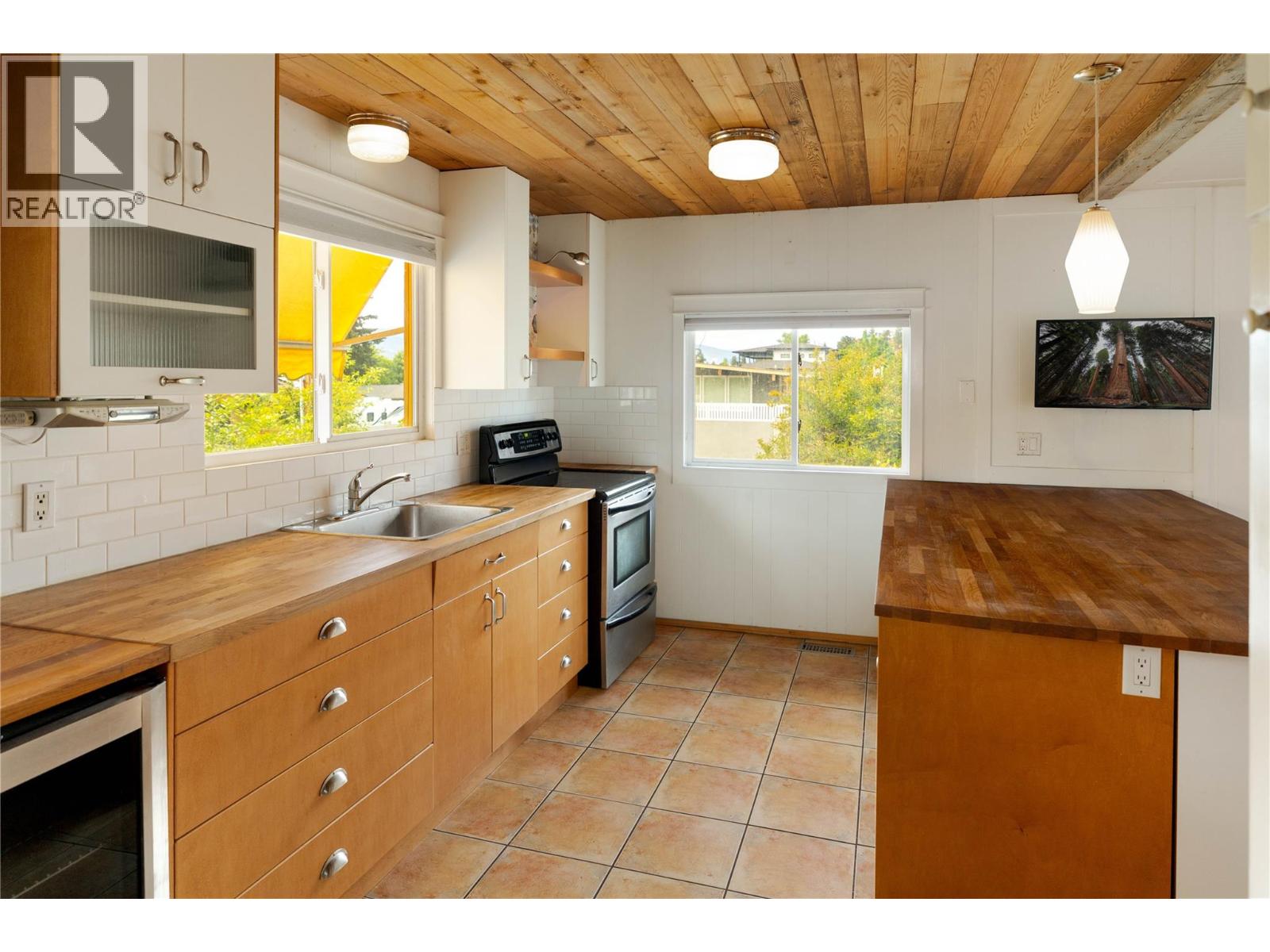 779 Mcclure Road, Kelowna, British Columbia  V1W 1M4 - Photo 4 - 10388232