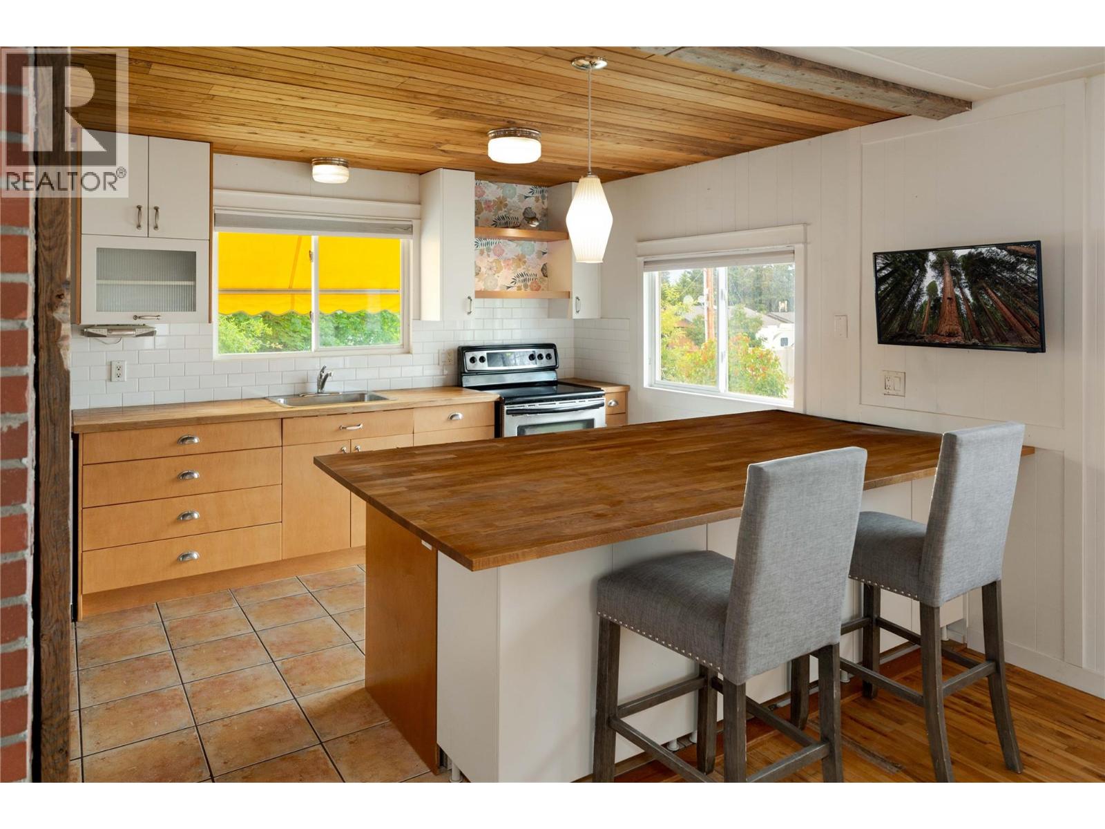 779 Mcclure Road, Kelowna, British Columbia  V1W 1M4 - Photo 5 - 10388232