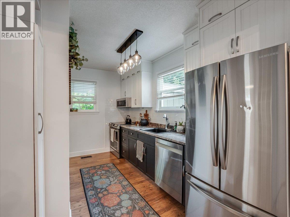 2116 Columbia Avenue, Castlegar, British Columbia  V1N 2X1 - Photo 16 - 10388013