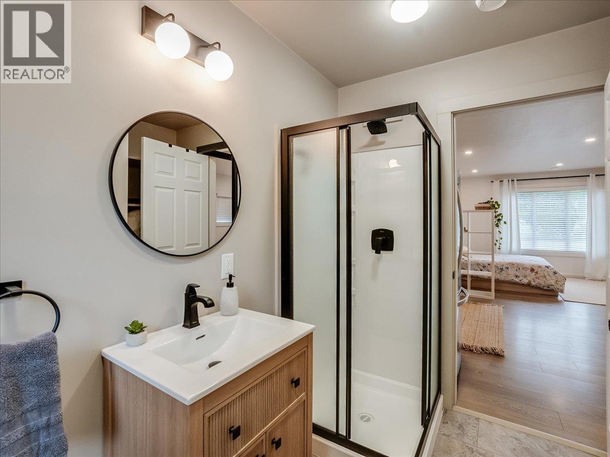 2116 Columbia Avenue, Castlegar, British Columbia  V1N 2X1 - Photo 37 - 10388013