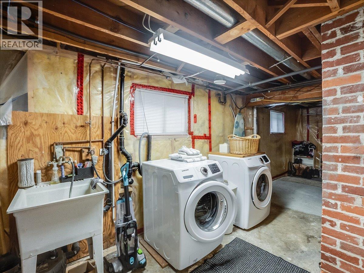 2116 Columbia Avenue, Castlegar, British Columbia  V1N 2X1 - Photo 43 - 10388013