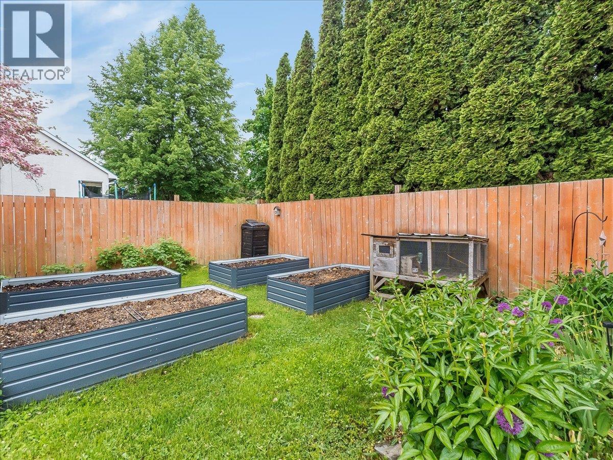 2116 Columbia Avenue, Castlegar, British Columbia  V1N 2X1 - Photo 62 - 10388013