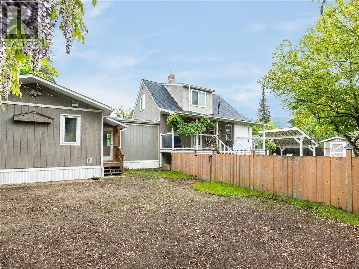 2116 Columbia Avenue, Castlegar, British Columbia  V1N 2X1 - Photo 72 - 10388013