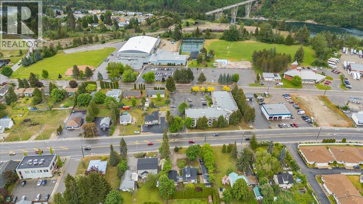 2116 Columbia Avenue, Castlegar, British Columbia  V1N 2X1 - Photo 86 - 10388013
