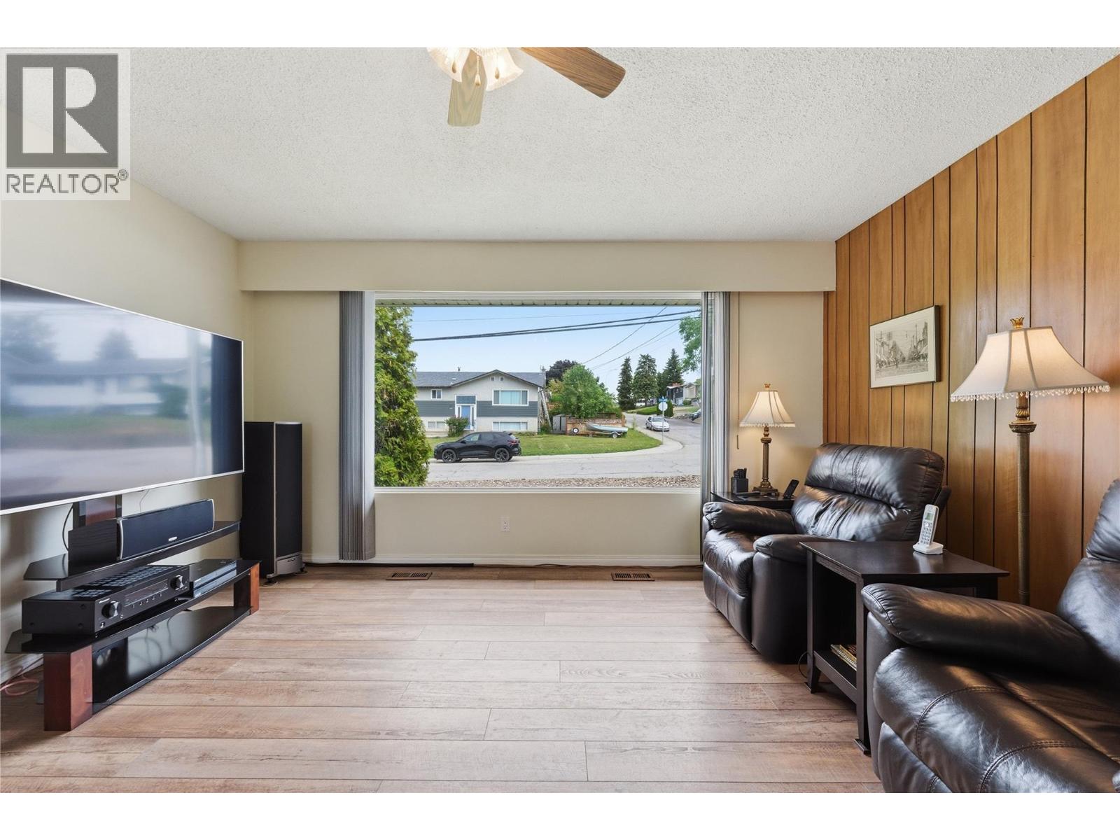 1404 30 Avenue, Vernon, British Columbia  V1T 1Z5 - Photo 5 - 10388499