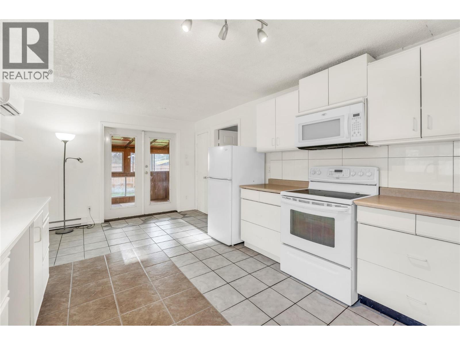 1190 Penticton Avenue, Penticton, British Columbia  V2A 2N2 - Photo 7 - 10388422