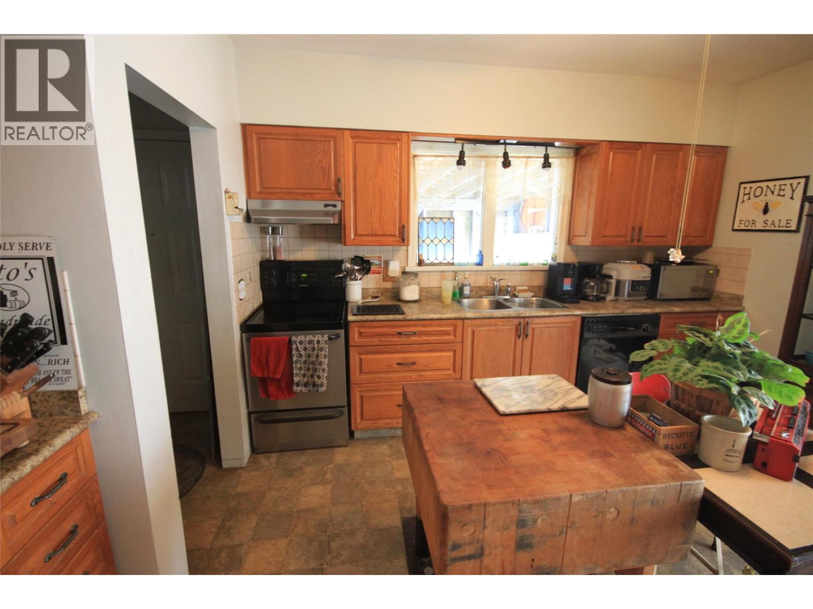3208 35 Street, Vernon, British Columbia  V1T 6B7 - Photo 3 - 10388342