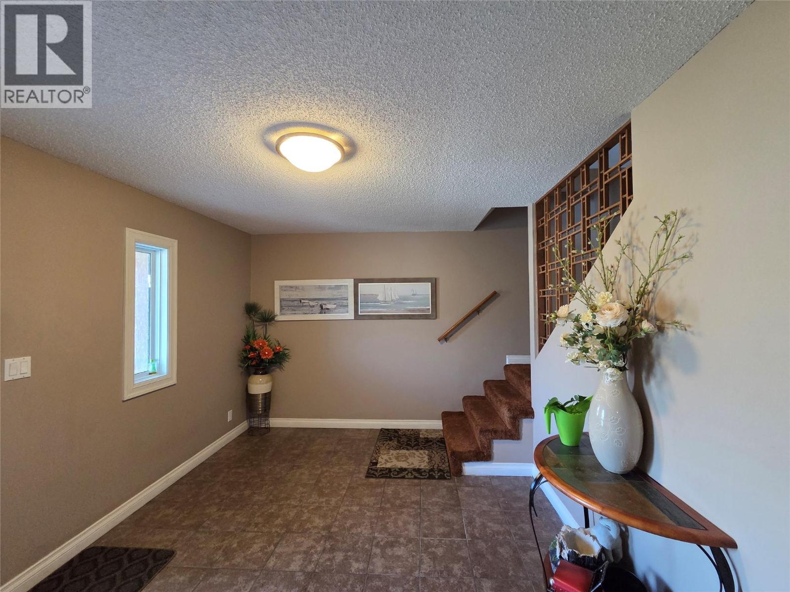 2724 Dafoe Place, Penticton, British Columbia  V2A 7N8 - Photo 4 - 10388293