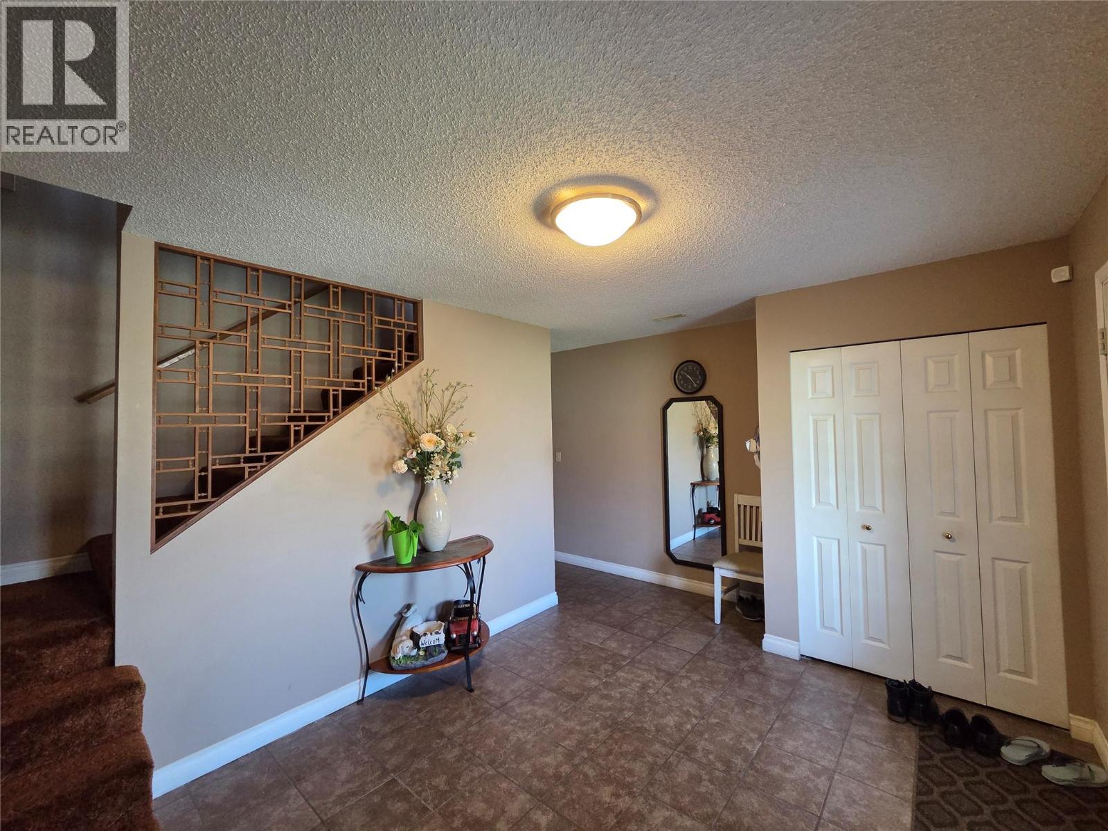 2724 Dafoe Place, Penticton, British Columbia  V2A 7N8 - Photo 5 - 10388293