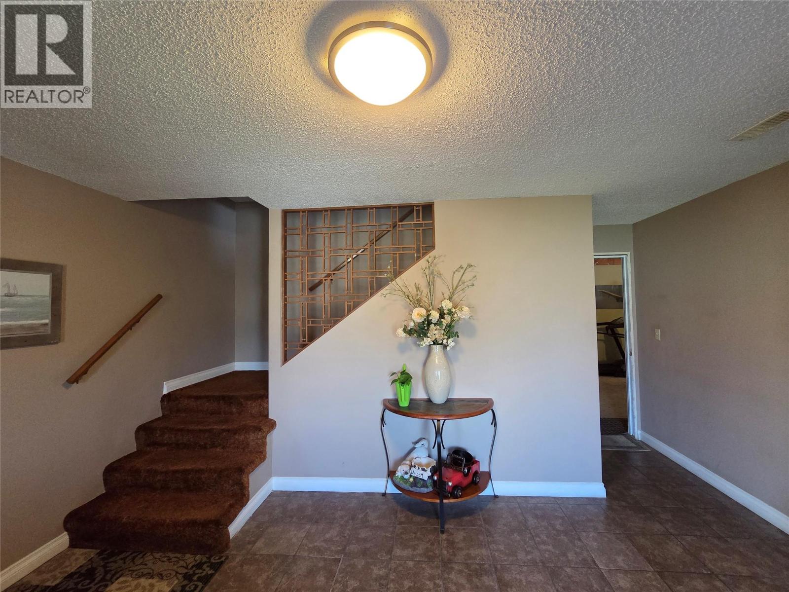 2724 Dafoe Place, Penticton, British Columbia  V2A 7N8 - Photo 6 - 10388293