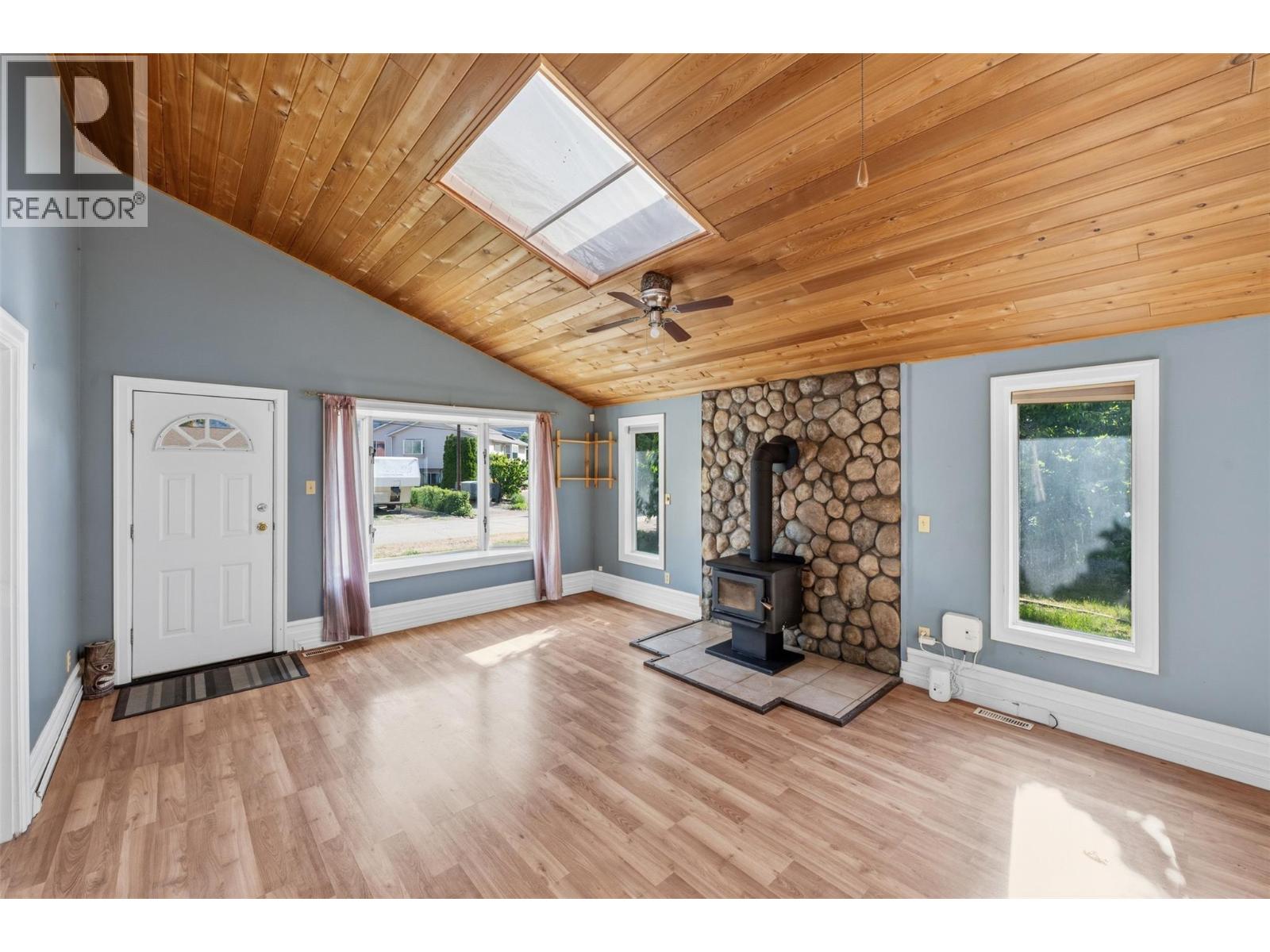 1220 Sykes Crescent, Keremeos, British Columbia  V0X 1N3 - Photo 8 - 10388200