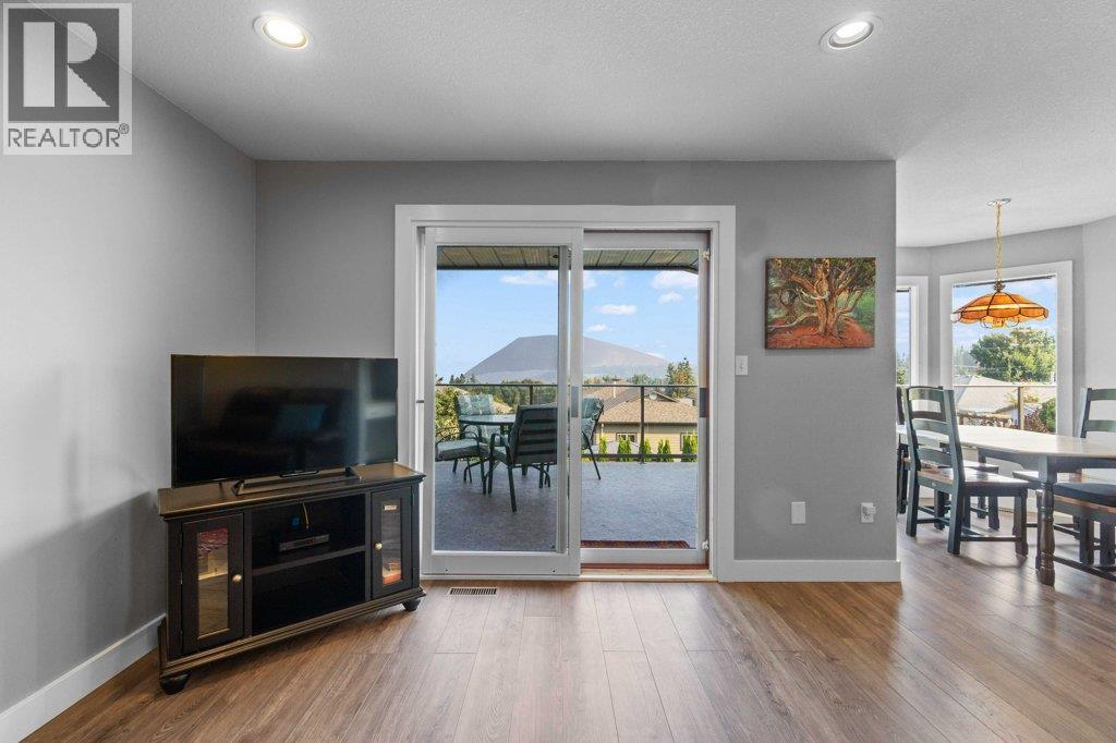 2121 3 Avenue Se, Salmon Arm, British Columbia  V1E 1K1 - Photo 32 - 10388237