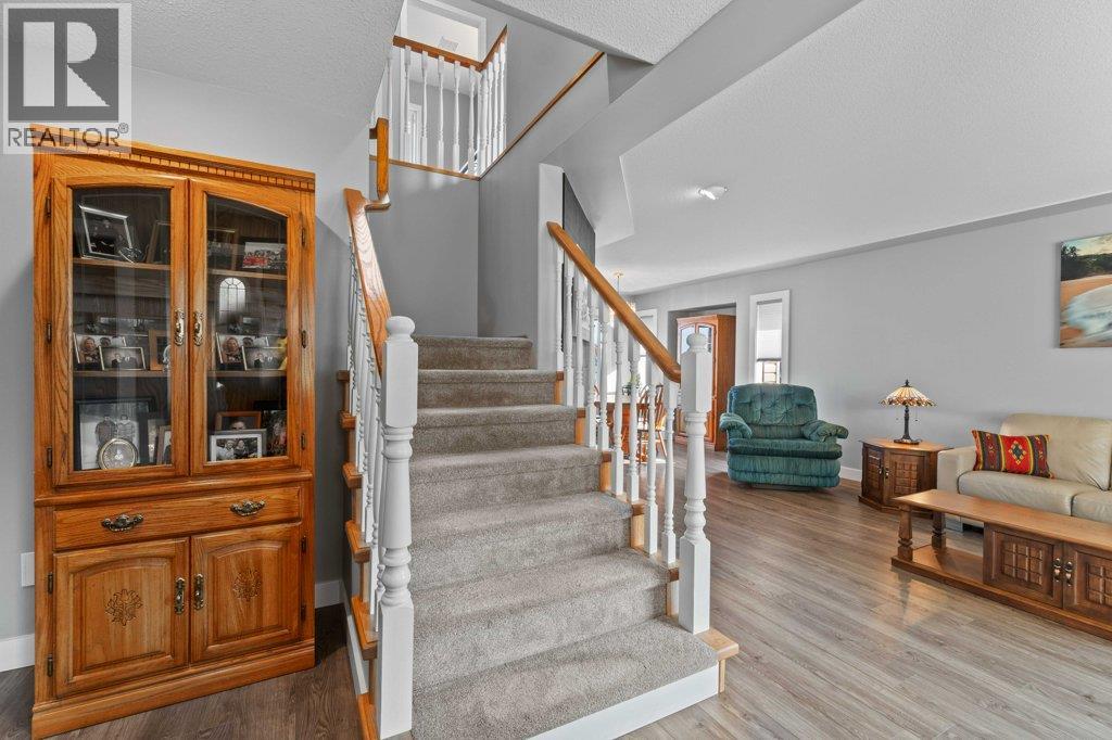 2121 3 Avenue Se, Salmon Arm, British Columbia  V1E 1K1 - Photo 9 - 10388237