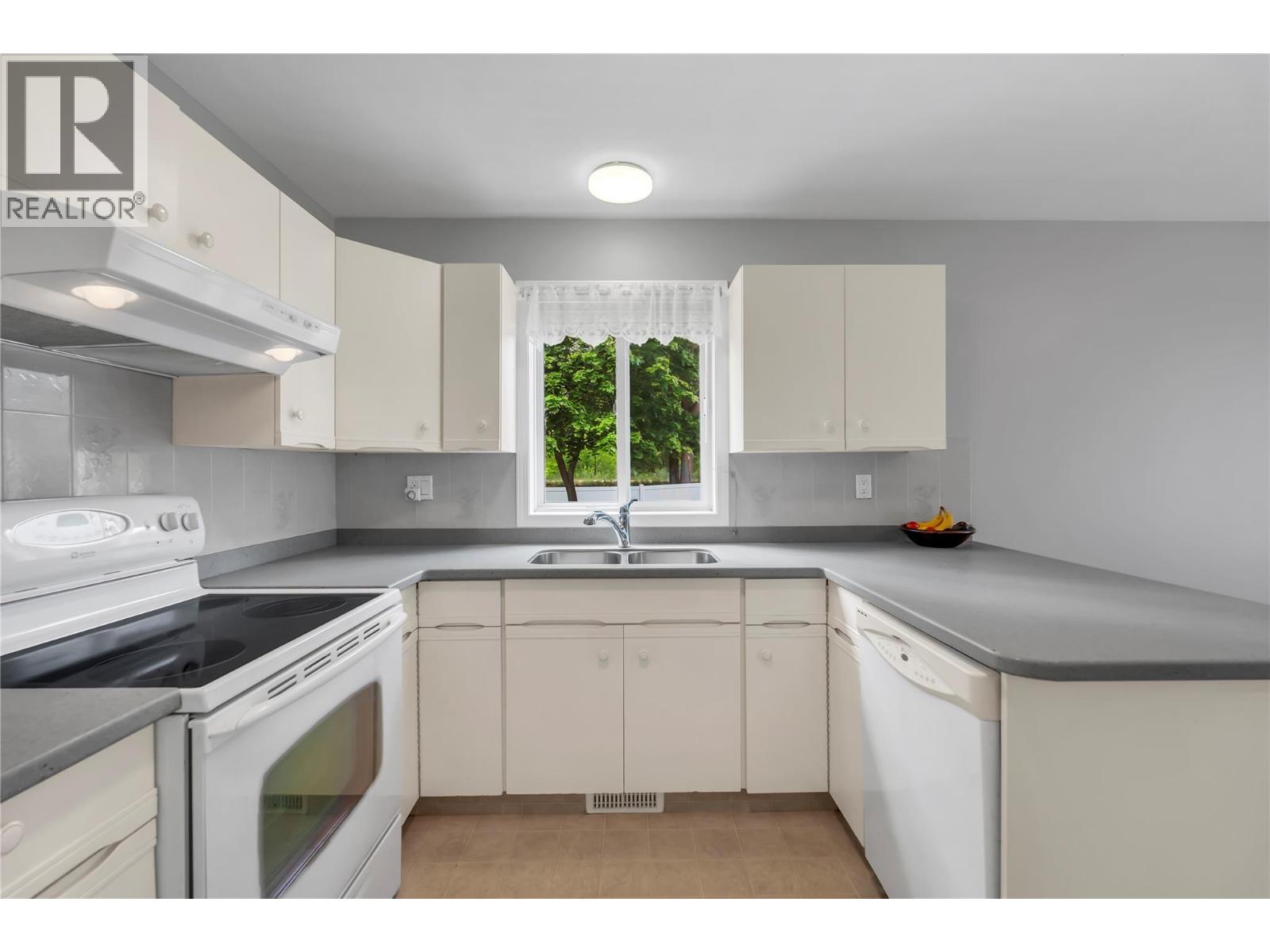 145 Redwing Place Unit# 8, Oliver, British Columbia  V0H 1T4 - Photo 3 - 10388137