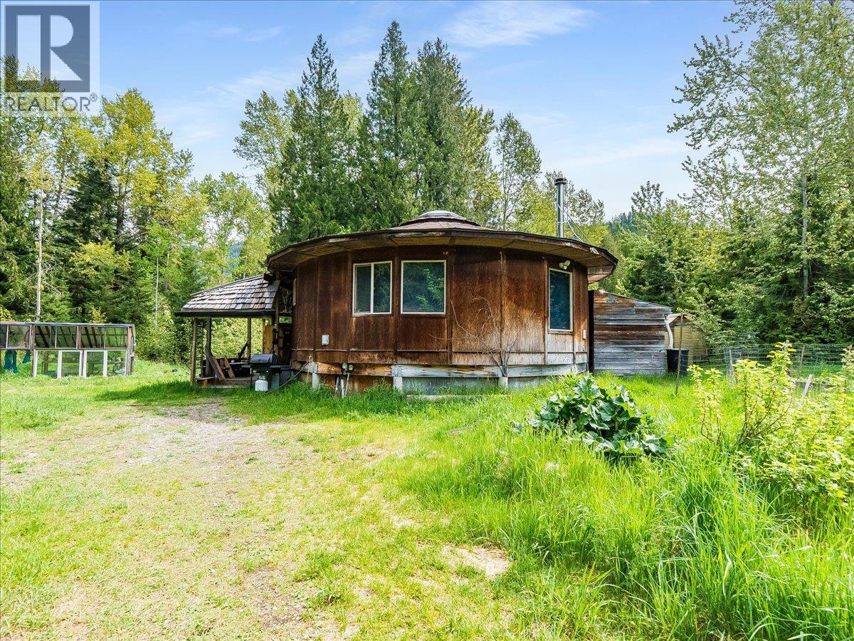216 Porcupine Creek Road, Ymir, British Columbia  V0G 2K0 - Photo 10 - 10388117