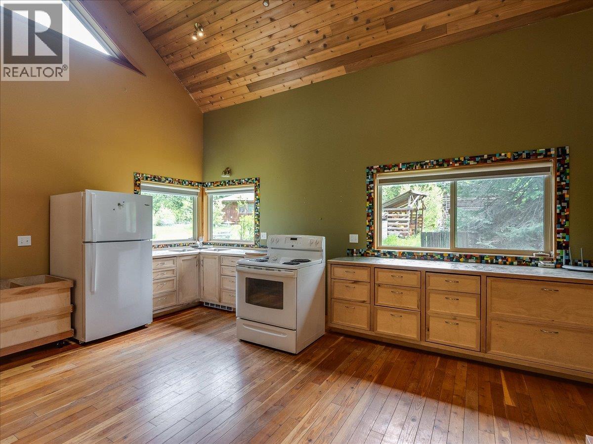 216 Porcupine Creek Road, Ymir, British Columbia  V0G 2K0 - Photo 49 - 10388117
