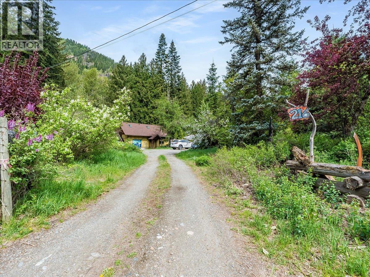 216 Porcupine Creek Road, Ymir, British Columbia  V0G 2K0 - Photo 6 - 10388117