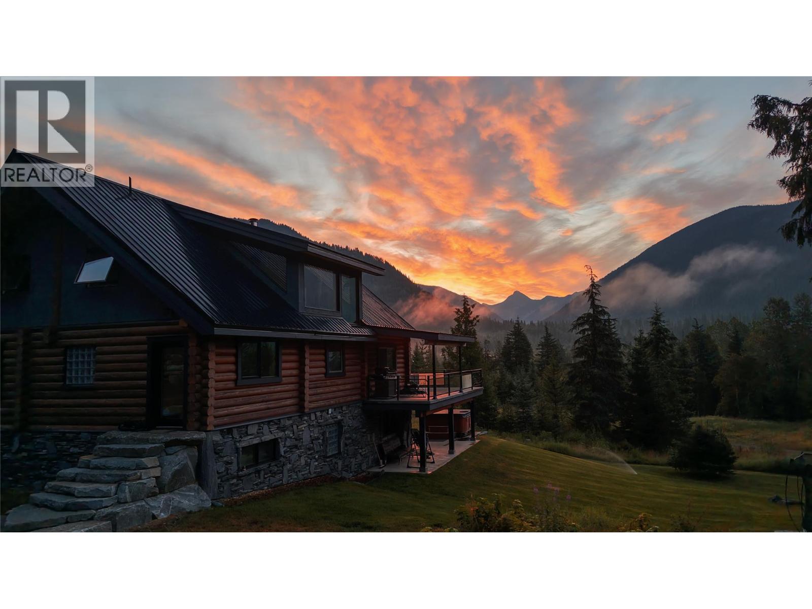 6580 Highway 6, Ymir, British Columbia  V0G 2K0 - Photo 3 - 10388405