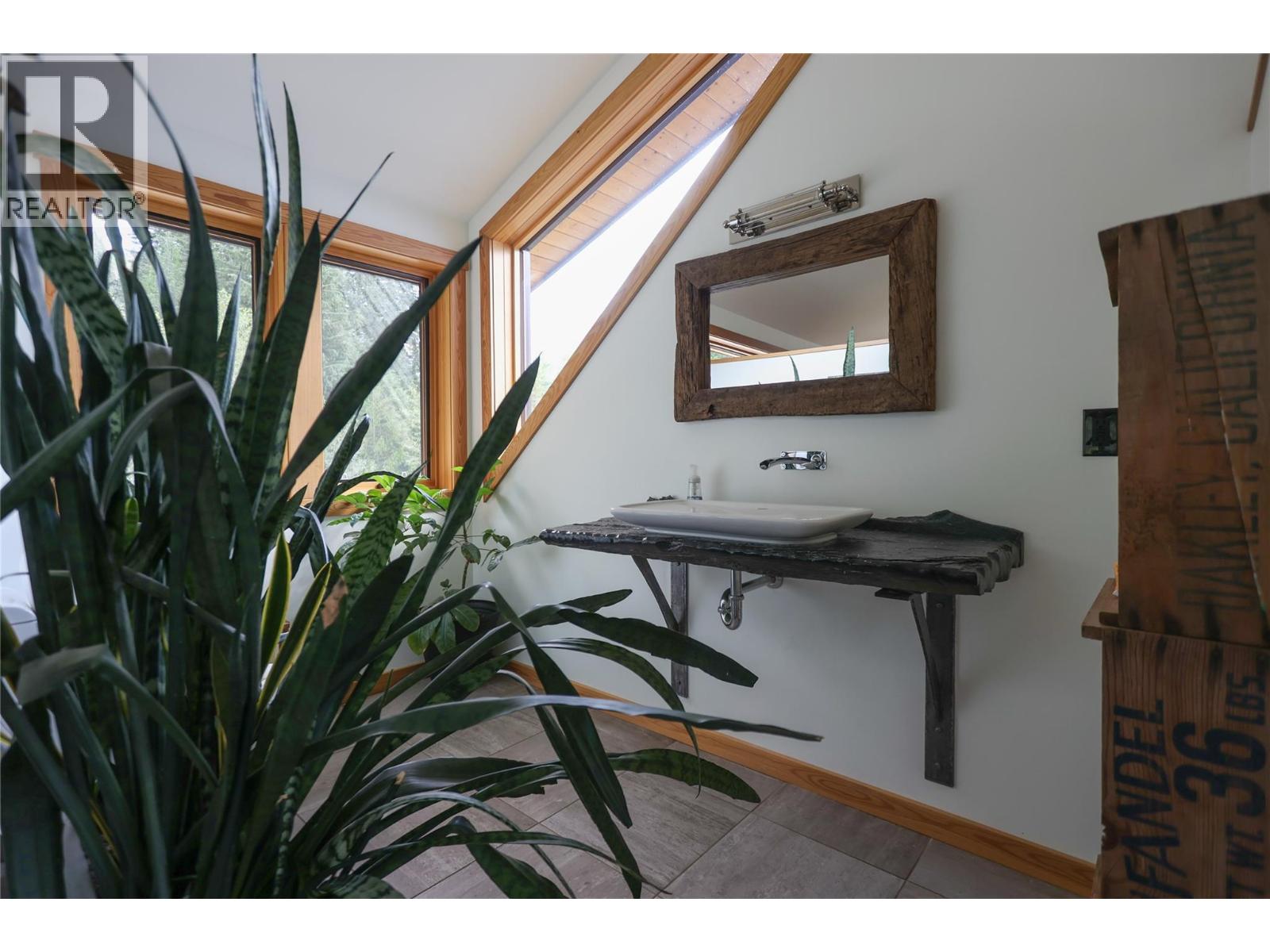 6580 Highway 6, Ymir, British Columbia  V0G 2K0 - Photo 82 - 10388405