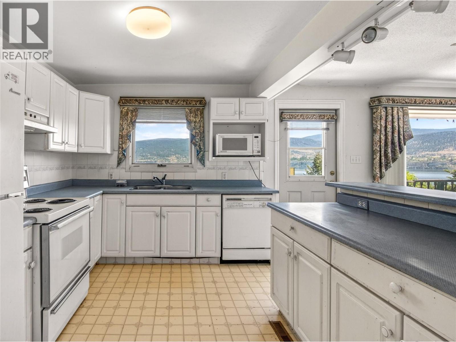 105 Hyslop Drive, Penticton, British Columbia  V2A 9A1 - Photo 6 - 10387925