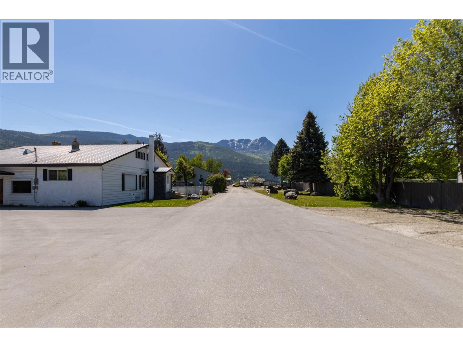 2220/2270 10 Avenue Sw, Salmon Arm, British Columbia  V1E 0E1 - Photo 6 - 10388349