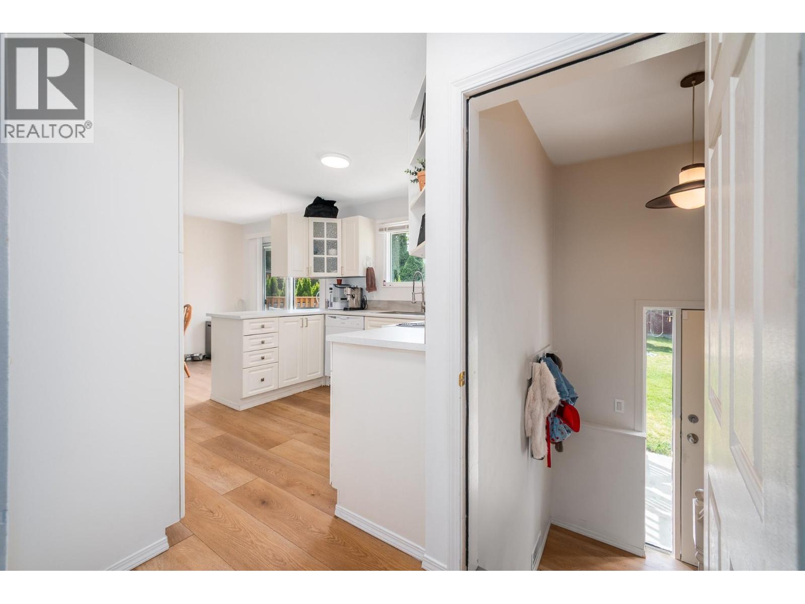 679 Mcclure Road, Kelowna, British Columbia  V1W 1L7 - Photo 10 - 10388487