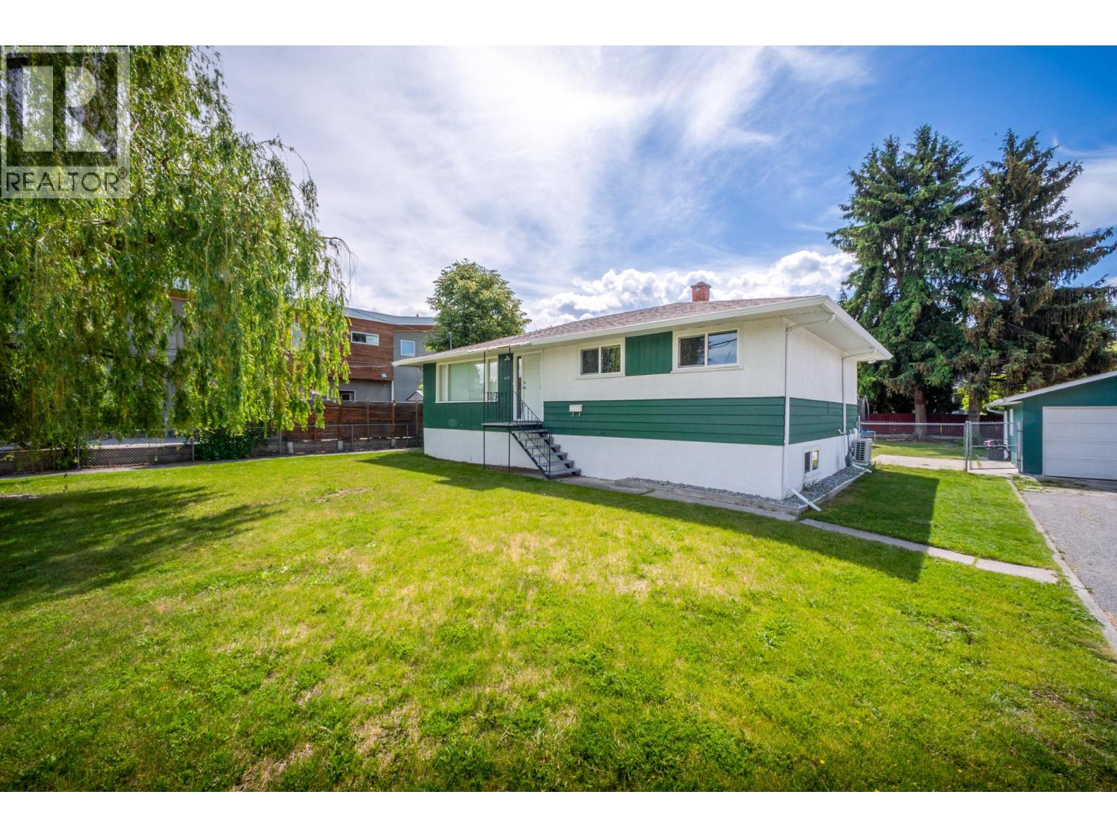 679 Mcclure Road, Kelowna, British Columbia  V1W 1L7 - Photo 2 - 10388487