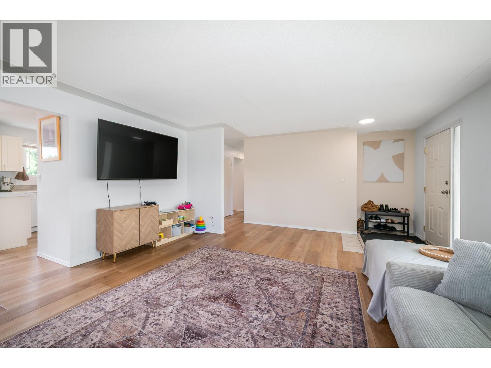 679 Mcclure Road, Kelowna, British Columbia  V1W 1L7 - Photo 7 - 10388487