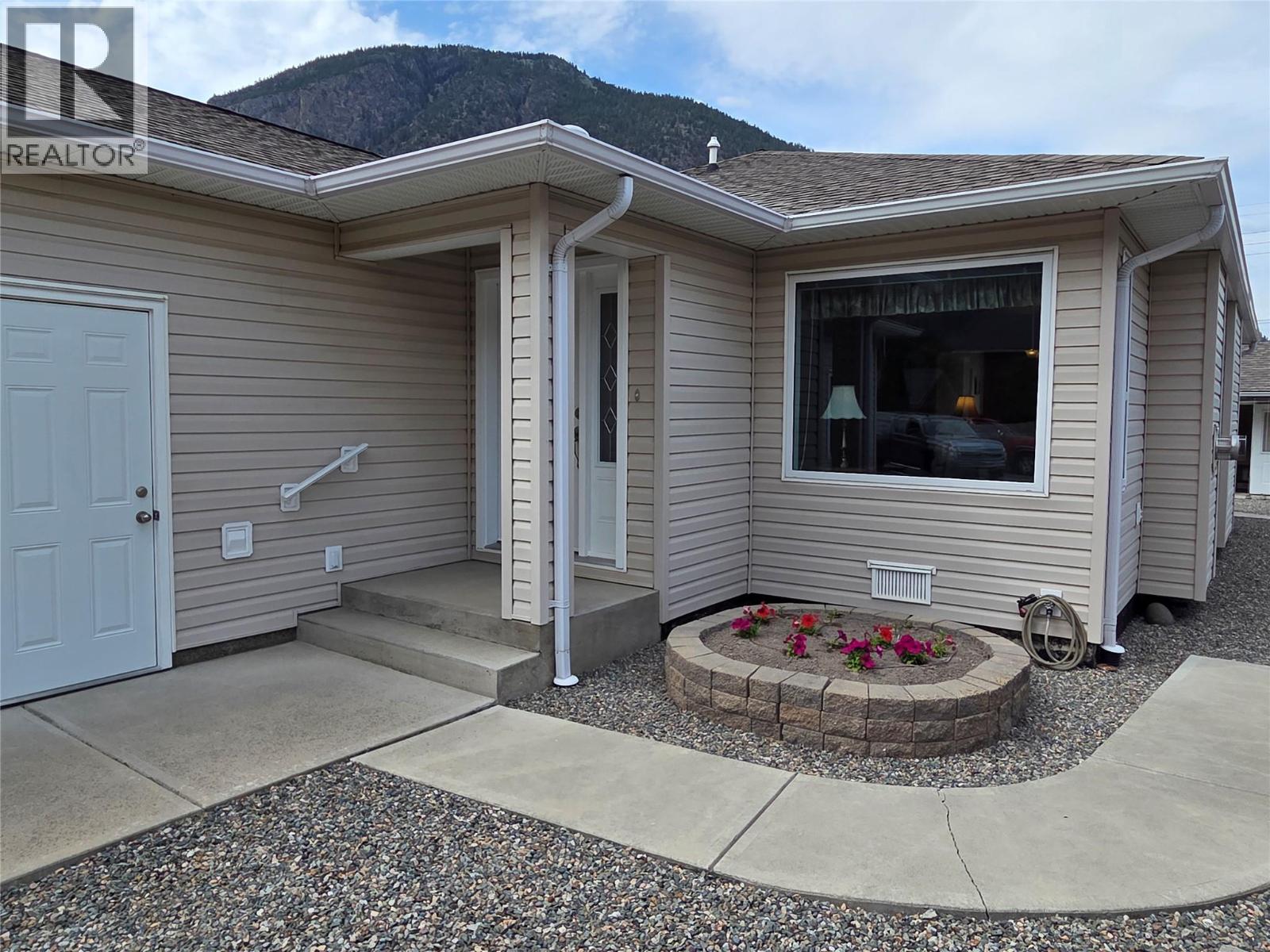 304 9th Avenue, Keremeos, British Columbia  V0X 1N3 - Photo 2 - 10388562