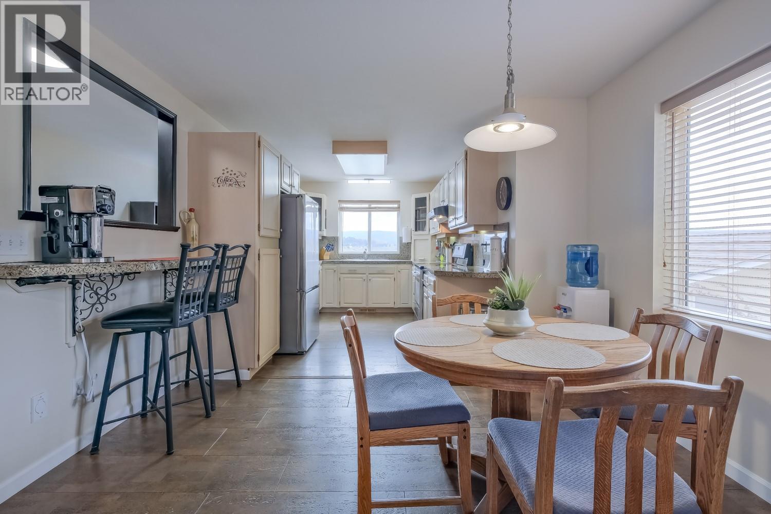 1802 Edgehill Court, Kelowna, British Columbia  V1V 1R7 - Photo 3 - 10388421