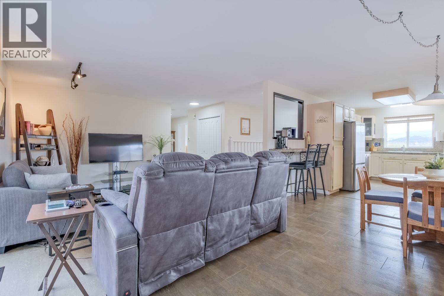 1802 Edgehill Court, Kelowna, British Columbia  V1V 1R7 - Photo 4 - 10388421