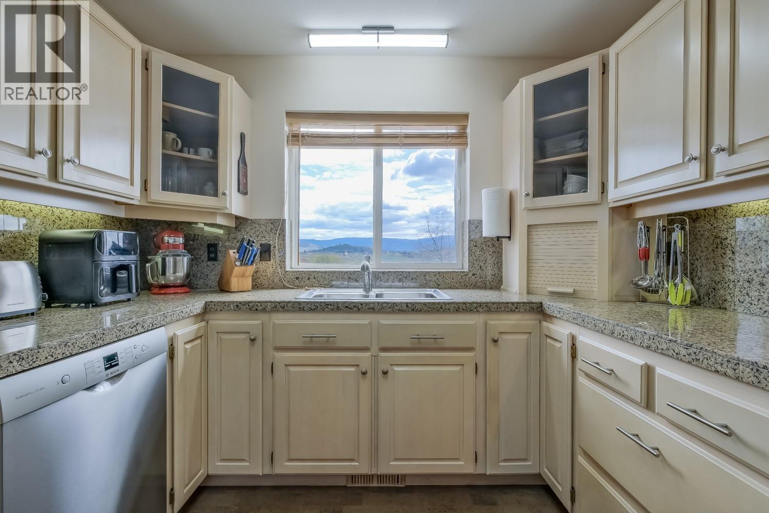 1802 Edgehill Court, Kelowna, British Columbia  V1V 1R7 - Photo 8 - 10388421
