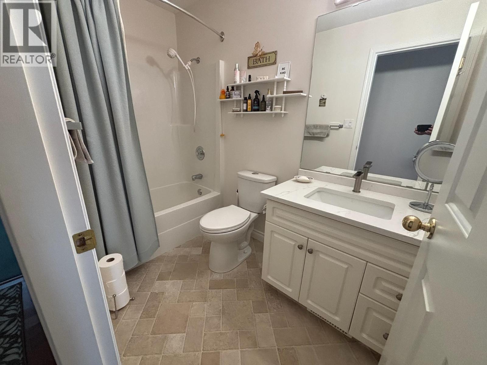 2230 Selkirk Place, Grand Forks, British Columbia  V0H 1H0 - Photo 14 - 10388543