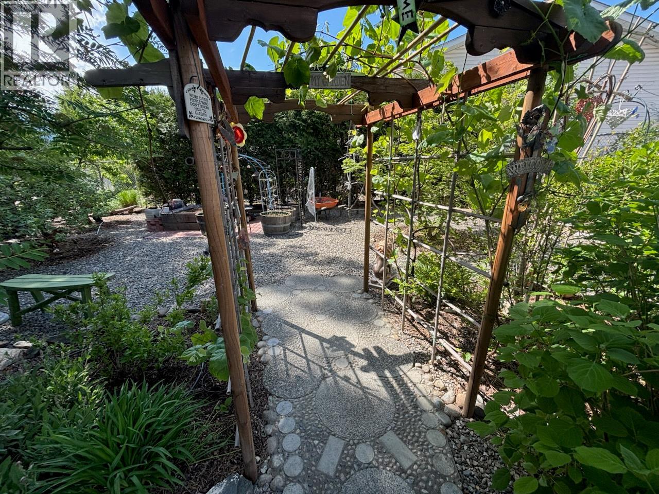 2230 Selkirk Place, Grand Forks, British Columbia  V0H 1H0 - Photo 18 - 10388543