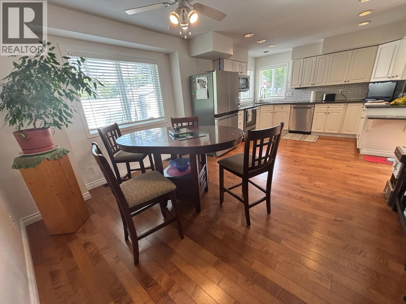 2230 Selkirk Place, Grand Forks, British Columbia  V0H 1H0 - Photo 4 - 10388543