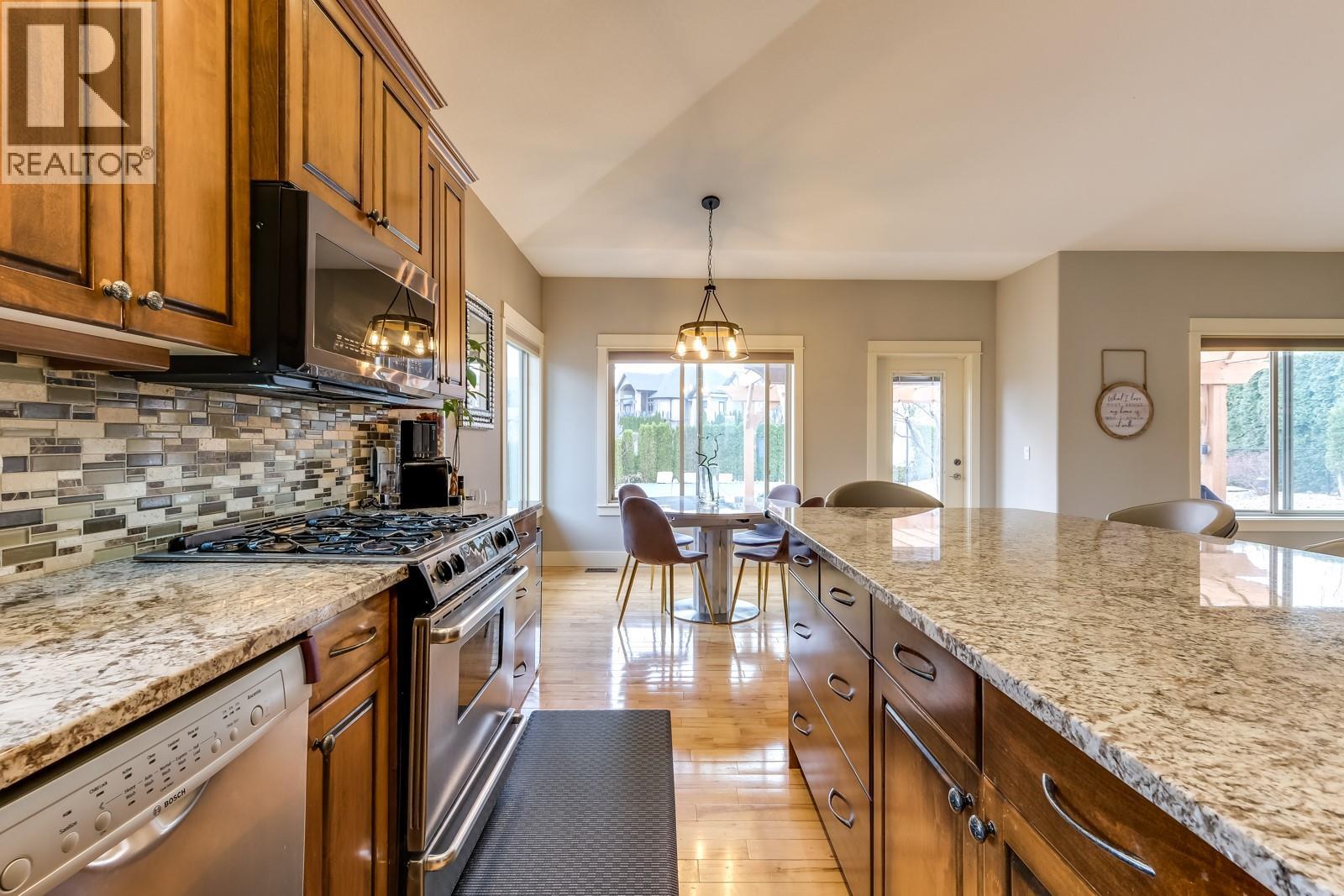 688 Almandine Court, Kelowna, British Columbia  V1W 4Z5 - Photo 10 - 10388480