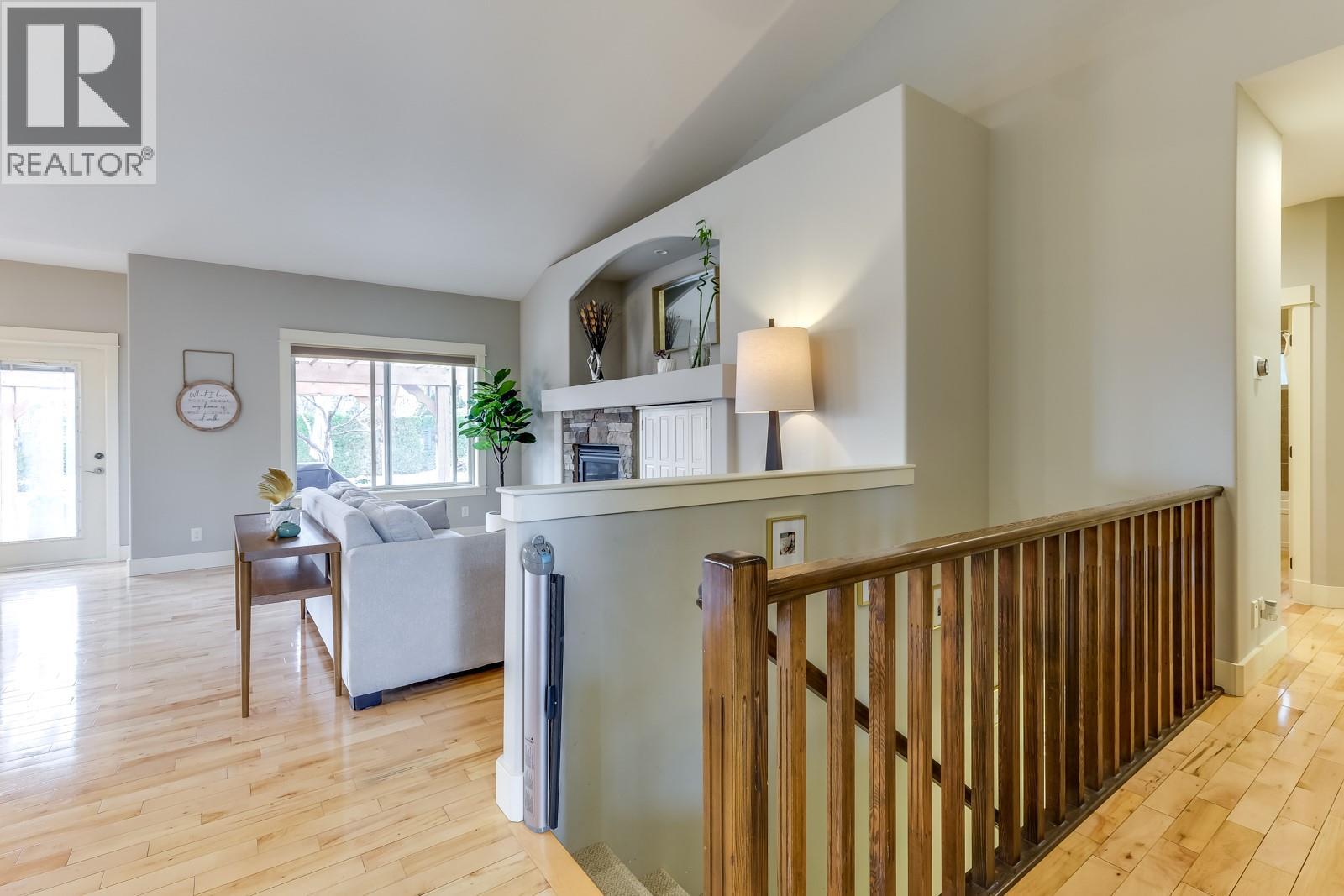 688 Almandine Court, Kelowna, British Columbia  V1W 4Z5 - Photo 2 - 10388480