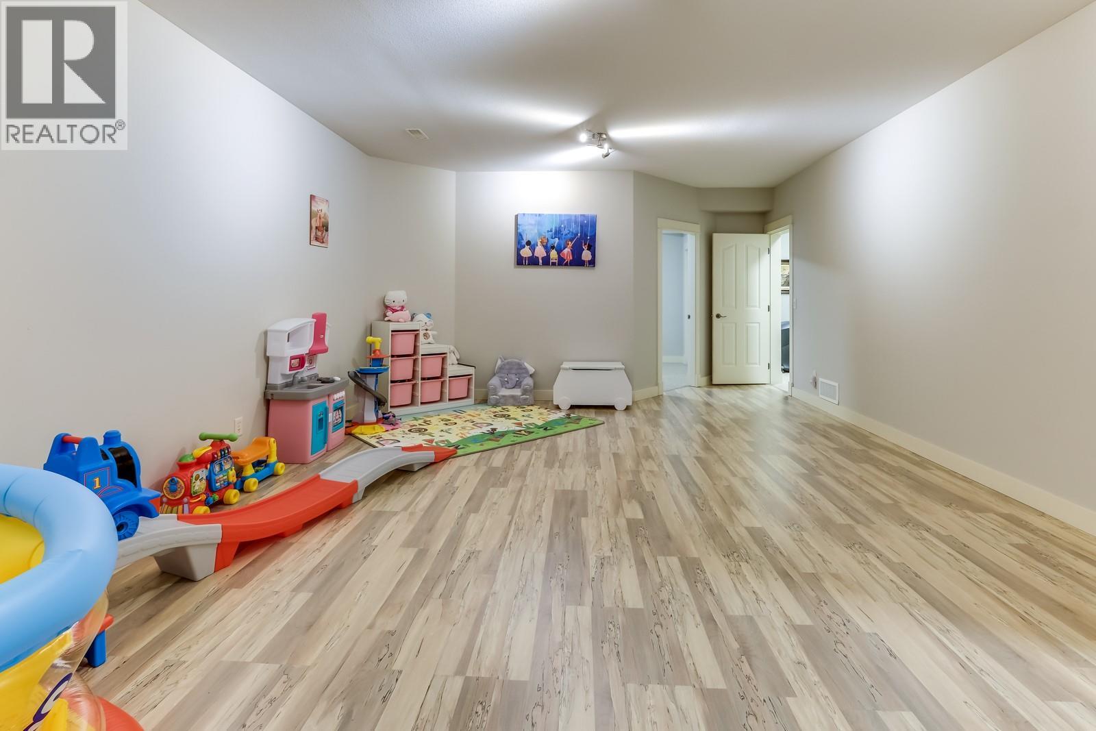 688 Almandine Court, Kelowna, British Columbia  V1W 4Z5 - Photo 25 - 10388480