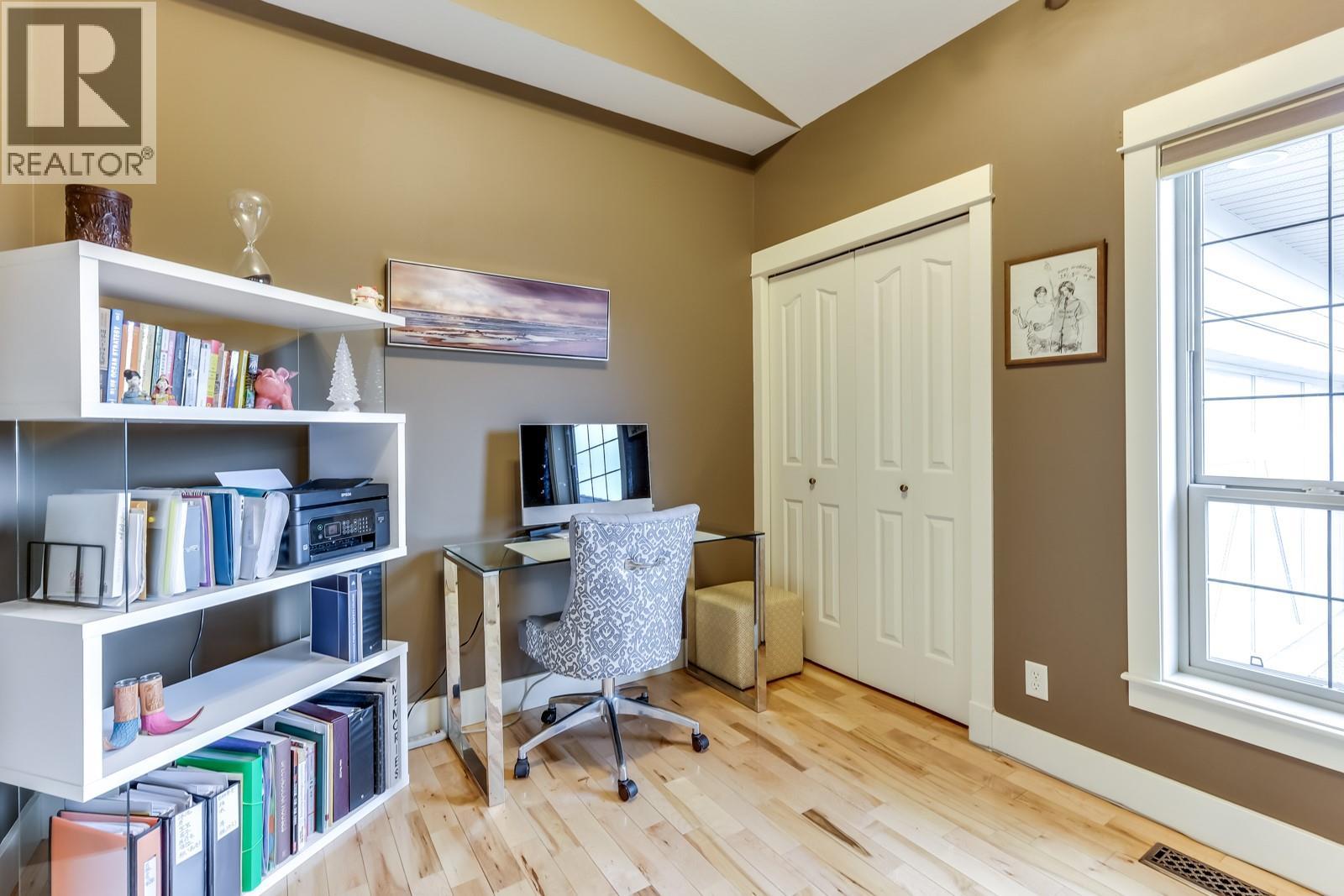 688 Almandine Court, Kelowna, British Columbia  V1W 4Z5 - Photo 3 - 10388480