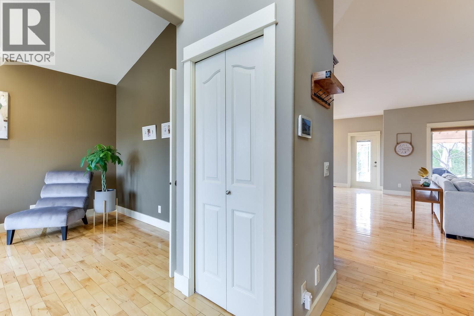 688 Almandine Court, Kelowna, British Columbia  V1W 4Z5 - Photo 4 - 10388480