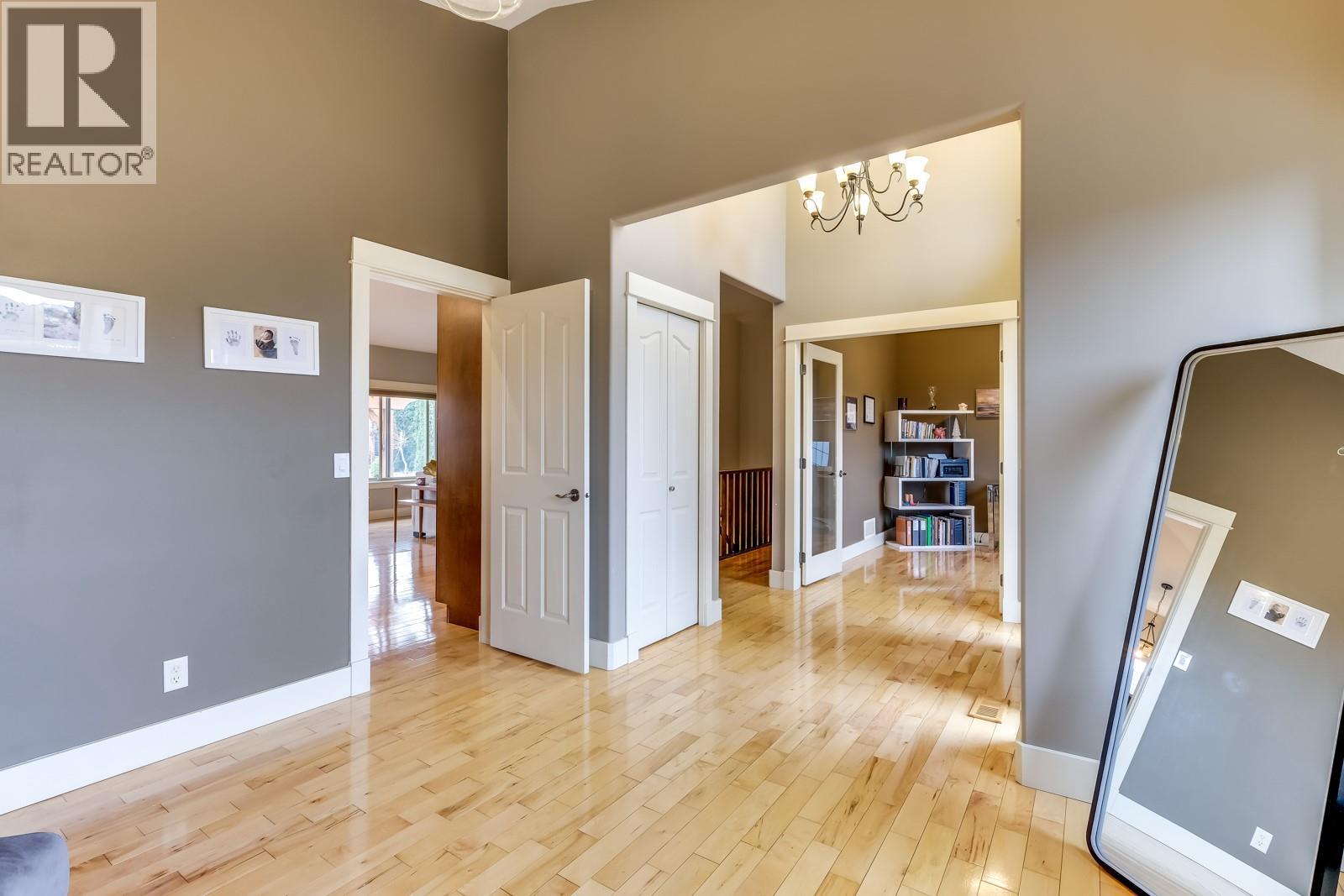 688 Almandine Court, Kelowna, British Columbia  V1W 4Z5 - Photo 5 - 10388480